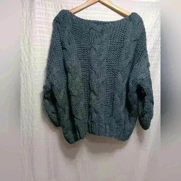 POL Chunky Cable Knit Relaxed Fit Crew neck Sweater. Ladies size S - Picture 2 of 9